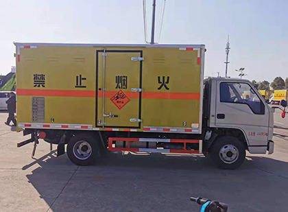 江州爆破器材运输车工人安全操作规范与智能技术保障